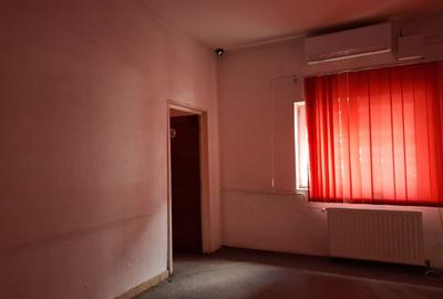 Casă individuală cu 11 camere cu Canalizare în Vitan Mall - 11