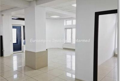De inchiriat spatiu comercial, zona CENTRU - 4