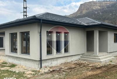 Casă cu 3 camere cu Teren 750 Mp în Central