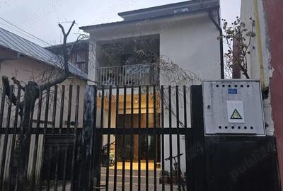 Casă cu 5 camere cu Teren 945 Mp în Central
