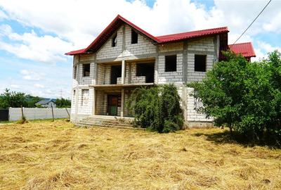 Casă cu 6 camere cu Teren 500 Mp în Aninoasa - 2