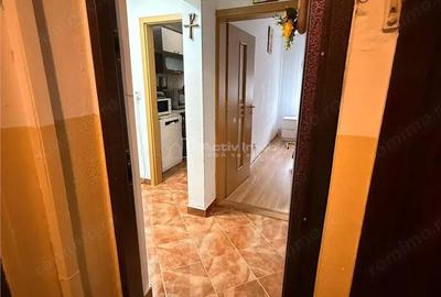 Apartament cu 3 camere semidecomandat în Aurel Vlaicu