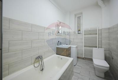 De vanzare apartament cu 2 camere, etaj 1, str. Republicii - 6
