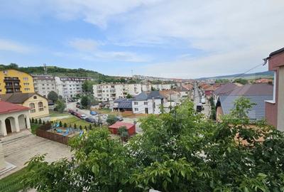 Apartament de 2 camere decomandat, 49mp etaj intermediar zona Baciu