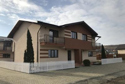 Casă cu 4 camere în Uricani