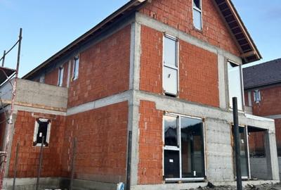 Casa cu garaj 145mp utili si 425mp teren in Chinteni - 2