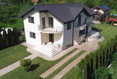 Casă individuală cu 8 camere cu Canalizare în Cornu de Jos (Cornu) - 3