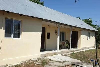 Casă cu 3 camere cu Teren 1000 Mp în Central - 1