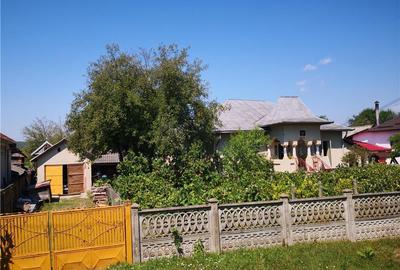 Casă cu 4 camere cu Teren 2000 Mp în Sinești - 2