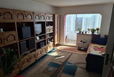 Apartament cu 2 camere decomandat în Tractorul - 1