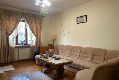 Apartament cu 3 camere semidecomandat în Ultracentral