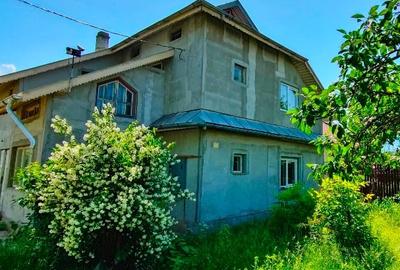 Casă individuală cu 5 camere în Dumbrava Roșie