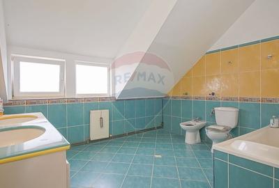 Casă individuală cu 9 camere cu Canalizare în Primăverii - 13