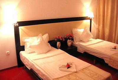 Spațiu comercial, de 600 mp, în Central - 9