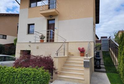 Casă cu 4 camere cu Teren 452 Mp în Mărăști - 2