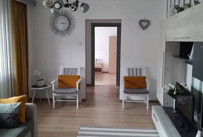 Apartament cu 3 camere semidecomandat în Orșova - 1