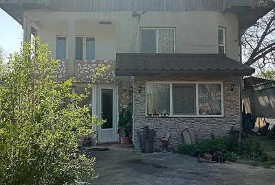Casă cu 5 camere cu Teren 756 Mp în Central