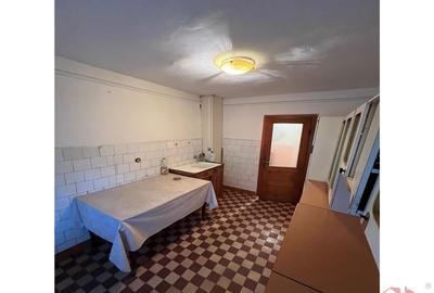 Apartament 4 camere, etaj 2/4, 86mp utili, zona Liceu Unirea Apartament 4 camere, etaj 2/4, 86mp utili, zona Liceu Unirea - 1