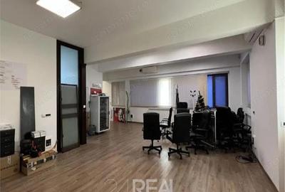 Casă cu 10 camere în Aviatorilor