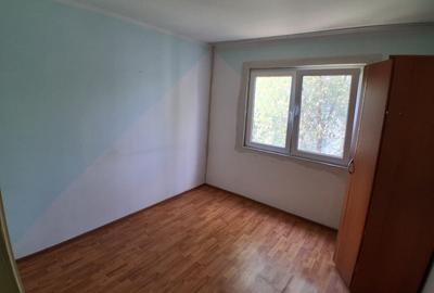 Apartament cu 3 camere decomandat în Vest