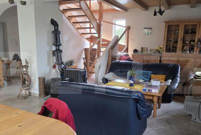 Casa 5 camere , 300 mp; Teren - 2000 mp . Viile Satu Mare - 28