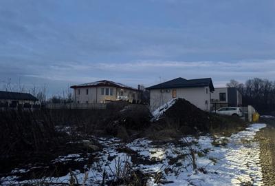 Teren 450 mp  - intre Tiriac Patinoar si Ana Aslan - 2