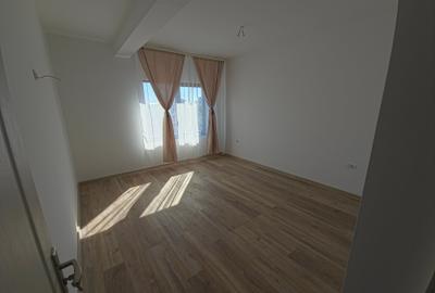 Casă cu 4 camere cu Canalizare în Central - 41