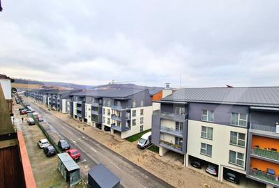 Apartament cu 3 camere, renovat complet, parcare, 60 mp, bal - 1