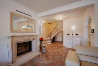 Casă cu 8 camere cu Teren 11880 Mp în Horodnic - 2