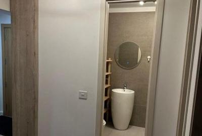 Apartament cu 3 camere semidecomandat, mobilat în 1 Mai - 8