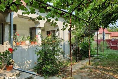 Casă cu 8 camere cu Teren 1038 Mp în Lucieni - 1