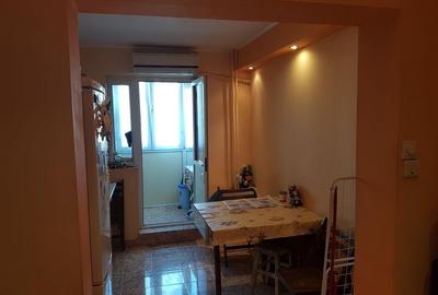 Apartament cu 3 camere decomandat în Dristor