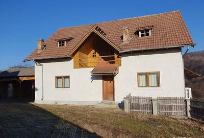 Casă cu 7 camere cu Teren 1362 Mp în Malu cu Flori - 2