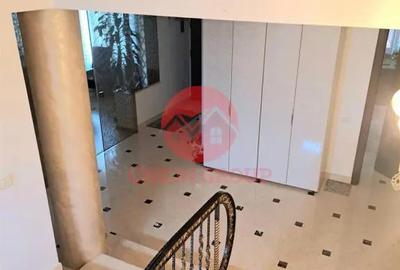 Casă cu 10 camere cu Teren 394 Mp în Central - 16