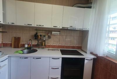 Apartament cu 2 camere semidecomandat, mobilat în 1 Mai - 9