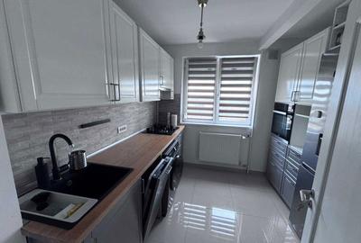 Apartament cu 3 camere semidecomandat în 1 Mai - 2