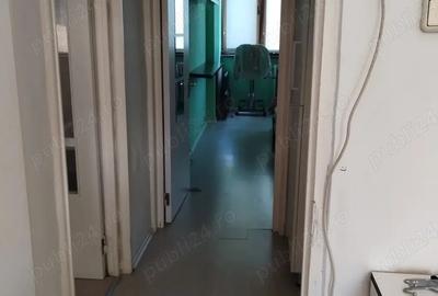 PROPRIETAR vind apartament cu trei camere in zona 1 Decembrie Ozana - 7