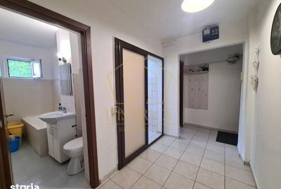 Apartament cu 3 camere semidecomandat în Dacia - 2