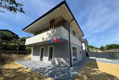 Casă cu Teren 500 Mp în Central - 2