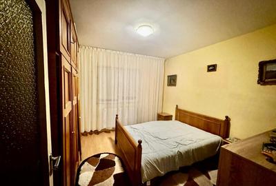 Apartament cu 3 camere decomandat în Tractorul - 2