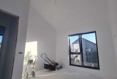 Casă cu 4 camere cu Teren 440 Mp în Ghiroda