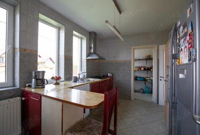 Casa spa?ioasa cu teren generos Ra?nov, cartier Primaverii - 4