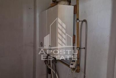 Casa familiala cu spatiu comercial si garaj P+1E+M 720 Mp - 55