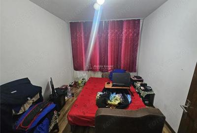 Apartament cu 3 camere nedecomandat în Micro III - 16