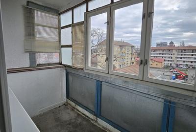 Apartament cu 3 camere decomandat în Cantemir - 15