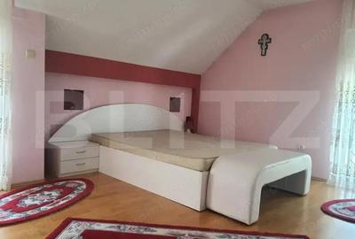 Vila de vanzare, cu 4 camere, 180 mp, zona Fratelia - 1