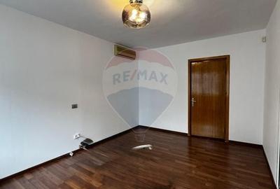 Apartament cu 4 camere/birou de inchiriat Piata Victoriei - 9