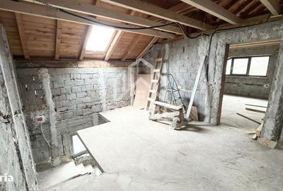 Casă cu 4 camere cu Teren 710 Mp în Central - 2