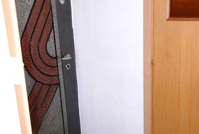 Apartament cu 3 camere semidecomandat, mobilat în Berceni - 2