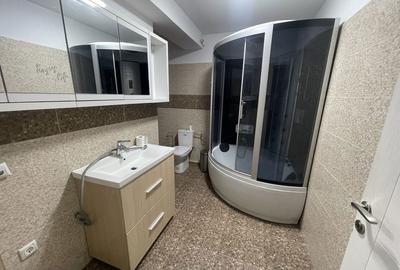 Spațiu comercial, de 3,000 mp, în Central - 4